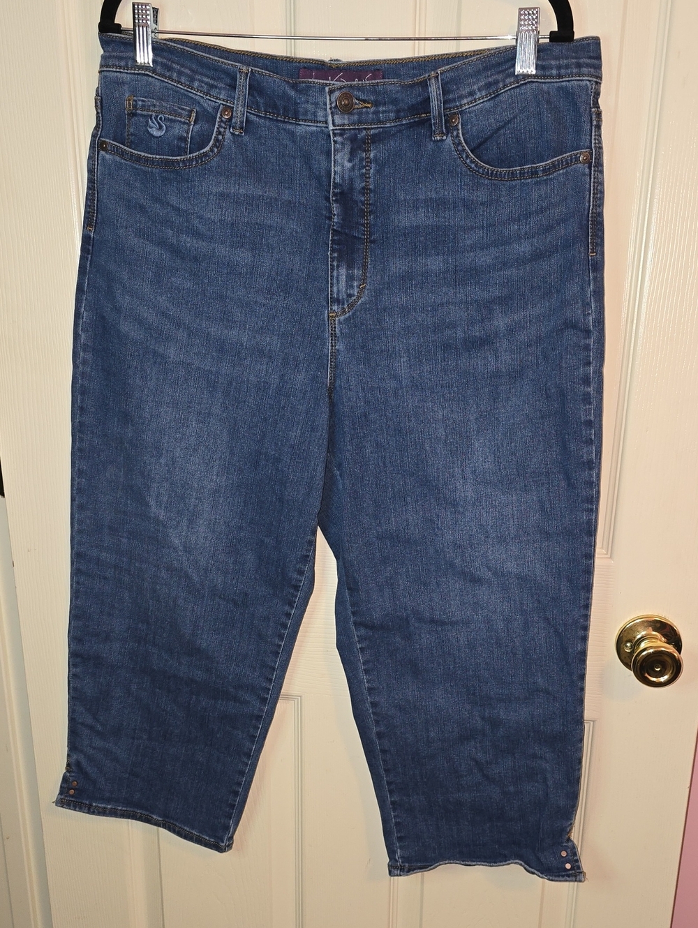Gloria Vanderbilt Women's Cropped Jeans in Dark Blue Denim